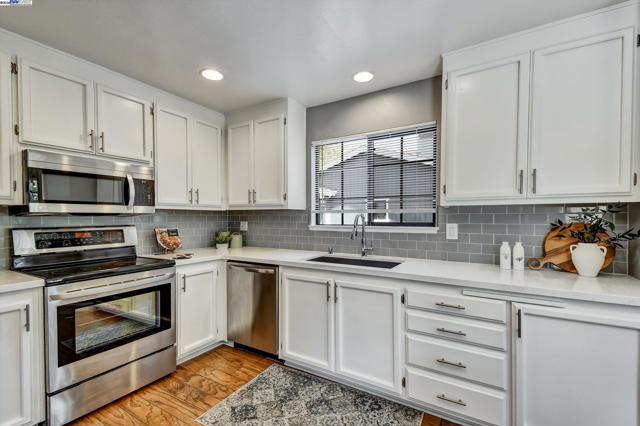 246 Canyon Woods Way, San Ramon CA: https://media.crmls.org/mediaz/1cfbb980-1faa-4908-a97e-a430a4243d11.jpg