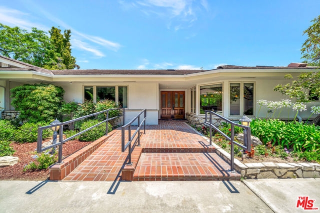 1100 Rodeo Road, Arcadia CA: https://media.crmls.org/mediaz/1cfc0b41-29ce-4970-977b-666d63cf9f68.jpg