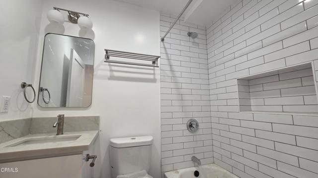 Detail Gallery Image 7 of 24 For 917 N Ridgewood Pl, Los Angeles,  CA 90038 - 3 Beds | 3 Baths