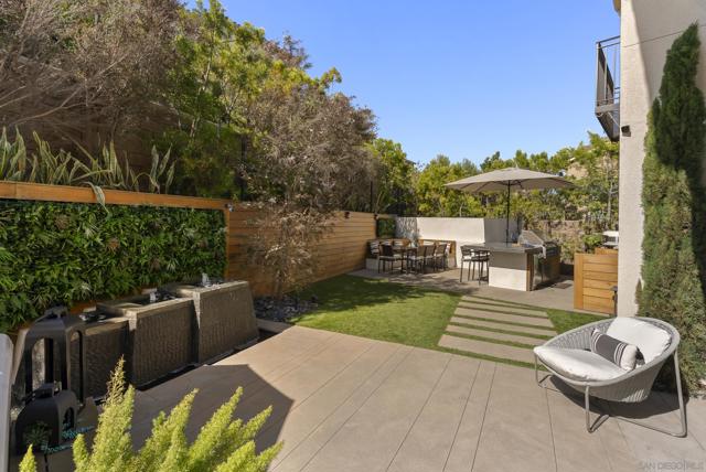 4706 Chase Ct, Carlsbad CA: https://media.crmls.org/mediaz/1cfc694b-d773-4e17-b74c-049902f950dc.jpg