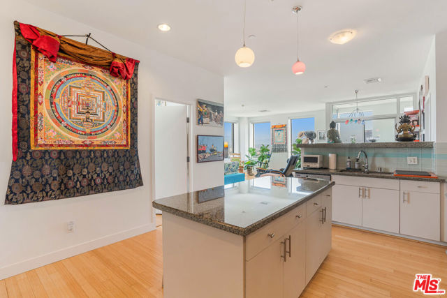 3810 Wilshire Boulevard, Los Angeles CA: https://media.crmls.org/mediaz/1cfc7e99-2318-4e62-b07f-2372fcc15415.jpg