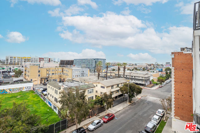 733 S Manhattan Place, Los Angeles CA: https://media.crmls.org/mediaz/1cfc8bf4-68ee-4b1b-98b9-ce24654883ce.jpg
