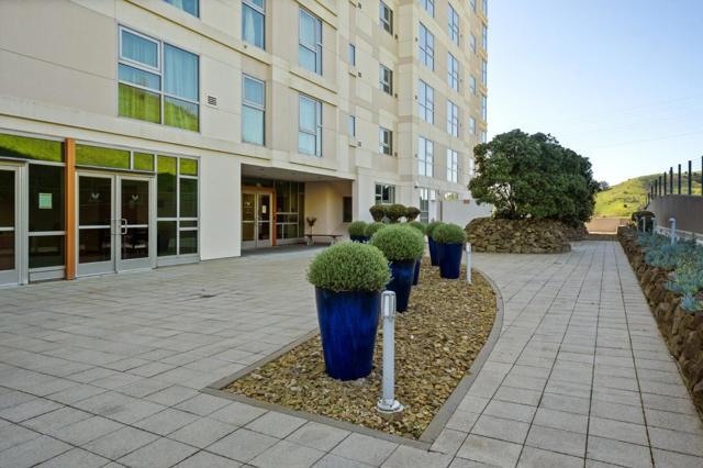 1 Mandalay Place, South San Francisco CA: https://media.crmls.org/mediaz/1cfd32d7-8c80-4560-a595-09c183662cf1.jpg