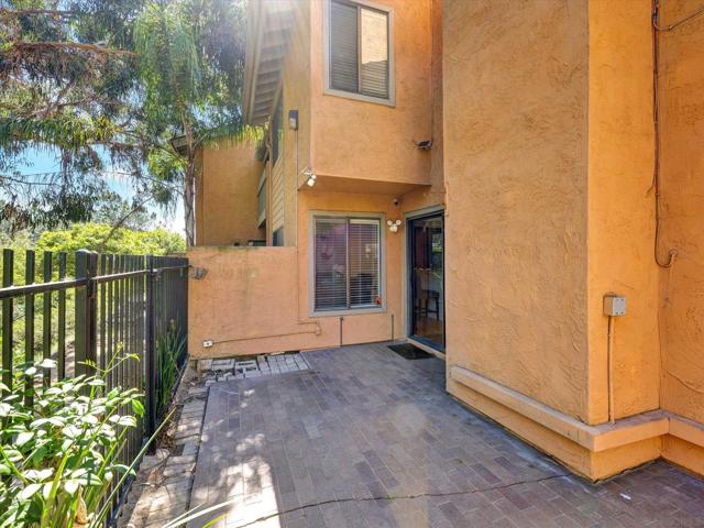 8995 Via Andar, San Diego CA: https://media.crmls.org/mediaz/1cfd45d2-bf19-49f8-b697-c77a78bf8d96.jpg