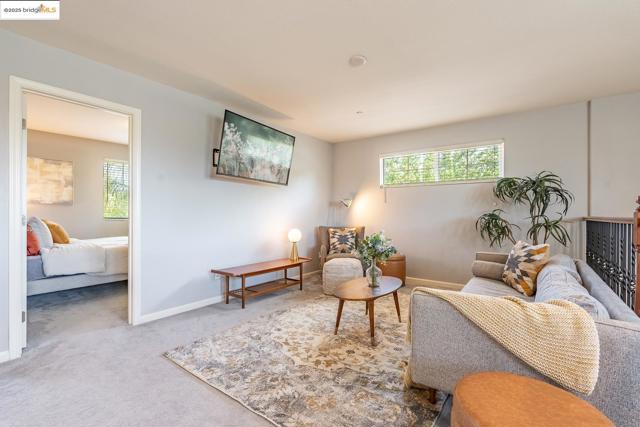 719 Monte Verde Ln, Brentwood CA: https://media.crmls.org/mediaz/1cfd75d9-235b-468d-9cad-d38bcdf58cf6.jpg