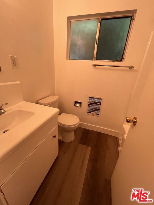 4187 Arch Drive, Studio City CA: https://media.crmls.org/mediaz/1cfd99df-d688-4f49-837c-859bfc02c846.jpg