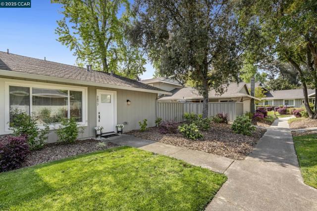 2877 Fountainhead Drive, San Ramon CA: https://media.crmls.org/mediaz/1cfdd94a-7550-441c-aadb-60f2f112cee5.jpg
