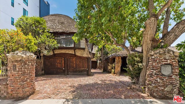 3825 Dunn Drive, Culver City CA: https://media.crmls.org/mediaz/1cfe6663-c8bd-4410-9636-e4c369d08c2c.jpg