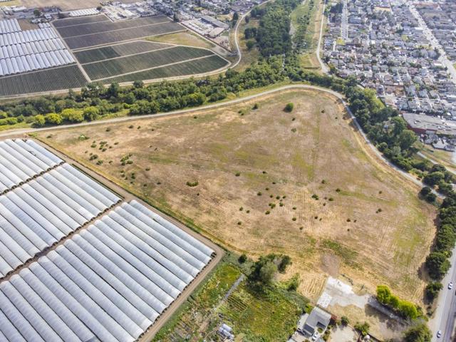 30 Riverside Road, Watsonville CA: https://media.crmls.org/mediaz/1cfe7d37-12cd-40af-9116-9f481e3ddf13.jpg