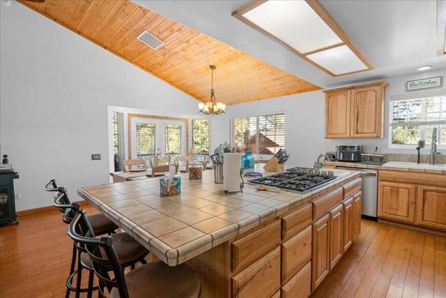 2737 Cedar Lane, Big Bear CA: https://media.crmls.org/mediaz/1cfeeb36-68ba-4147-99b1-770df0fb1877.jpg