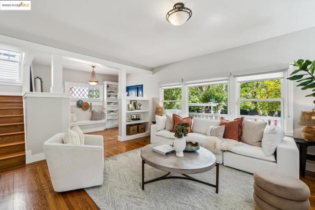 5490 Kales AVE, Oakland CA: https://media.crmls.org/mediaz/1cff7733-ab02-40e8-b38c-3a50ddae45d4.jpg