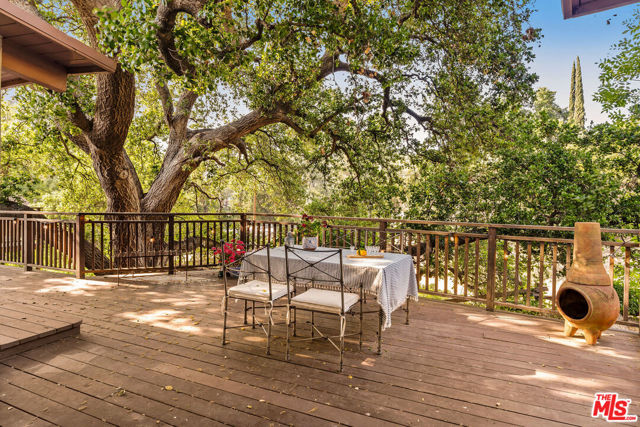9906 Sunland Boulevard photo 5