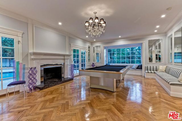 725 N Faring Road, Los Angeles CA: https://media.crmls.org/mediaz/1cffa2bf-a749-4060-b6bf-cb20d641c849.jpg