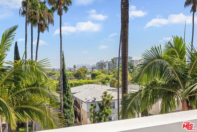 447 North Doheny Drive, 305 photo 22