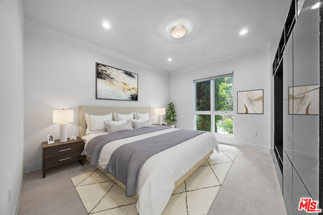 1318 Roxbury Drive, Los Angeles CA: https://media.crmls.org/mediaz/1d00c8cb-5063-4a74-a29c-3ac13c34b852.jpg