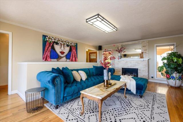 1720 Hillman Avenue, Belmont CA: https://media.crmls.org/mediaz/1d0144a2-069f-46a1-a234-272d610342d7.jpg