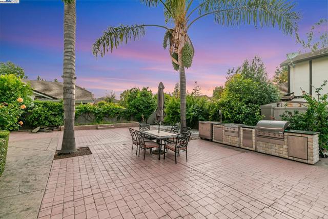 190 Pickering Ave, Fremont CA: https://media.crmls.org/mediaz/1d01daaf-b22d-45b3-bbd7-c3483dd2dd9e.jpg