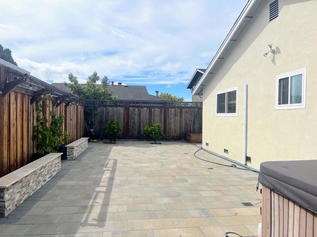 906 Crane Avenue, Foster City CA: https://media.crmls.org/mediaz/1d01ed01-e40b-4ab0-8125-0ad817641fd6.jpg