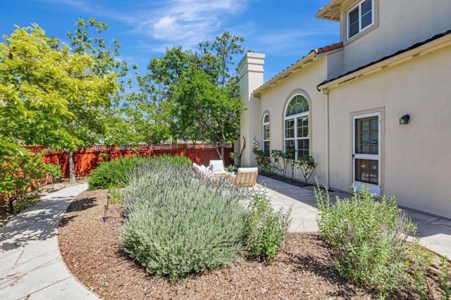 18898 Bellgrove Circle, Saratoga CA: https://media.crmls.org/mediaz/1d020321-8559-4e36-ad65-43051f49b653.jpg