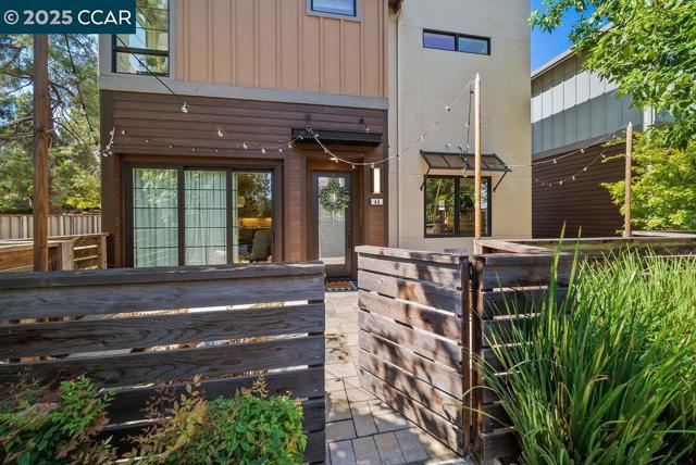 44 Analisa Ln, Walnut Creek CA: https://media.crmls.org/mediaz/1d02fb25-b8f9-4c76-b921-c3a8c8585e59.jpg
