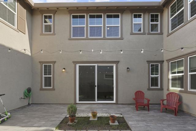 1025 S Fowler Ln, Mountain House CA: https://media.crmls.org/mediaz/1d03187b-dab2-4942-89e1-06a22b57b3a1.jpg