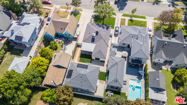 824 N Lima Street, Burbank CA: https://media.crmls.org/mediaz/1d03cdc1-8aae-4911-a297-881a01d0a316.jpg