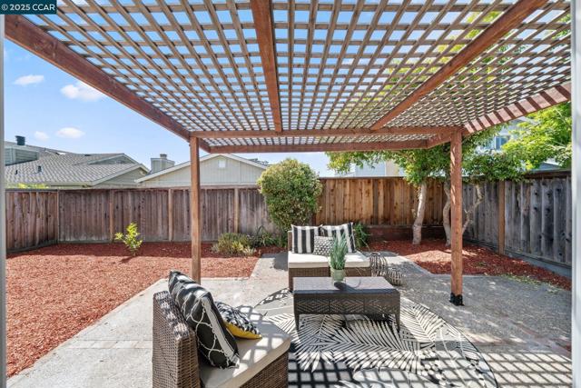117 Brighton Rd, Alameda CA: https://media.crmls.org/mediaz/1d03d0a4-112a-4853-a6d9-cc5d2f17ba2c.jpg