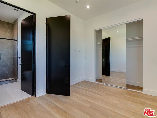 2817 S Redondo Boulevard, Los Angeles CA: https://media.crmls.org/mediaz/1d0448d5-463b-47c8-9679-add35198ab6f.jpg