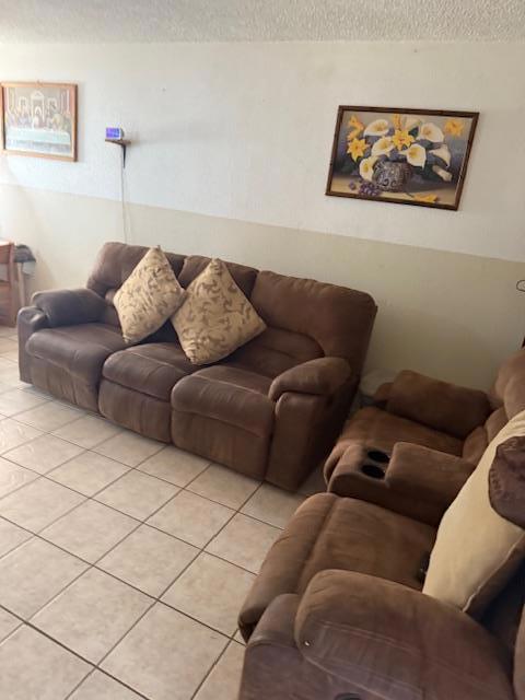 1102 Pinnacles Avenue, Greenfield CA: https://media.crmls.org/mediaz/1d044a05-6e9e-4d89-9b91-56fdceadc0dd.jpg