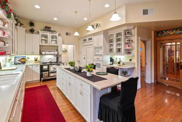 24665 Rancho Santa Teresa Dr, Ramona CA: https://media.crmls.org/mediaz/1d049f08-ccdd-43d4-8fe7-d5a579e9ace0.jpg