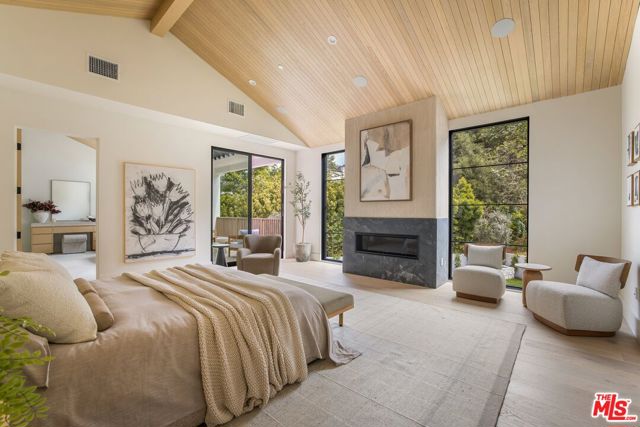 1749 Mandeville Lane, Los Angeles CA: https://media.crmls.org/mediaz/1d04ce18-e42e-44b9-ae5e-253781e2d658.jpg