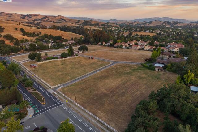 4558 Bernal Ave, Pleasanton CA: https://media.crmls.org/mediaz/1d051d5e-0c70-4607-9476-e17294288ac0.jpg