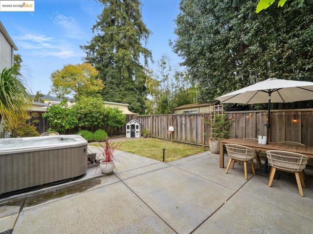 3712 Maple AVE, Oakland CA: https://media.crmls.org/mediaz/1d056823-83c9-4d55-ba8d-e45937a83ebd.jpg