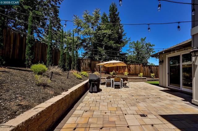 5540 Southbrook Drive, Clayton CA: https://media.crmls.org/mediaz/1d05c4ed-50f8-4600-8f66-b0bf2bcabe71.jpg