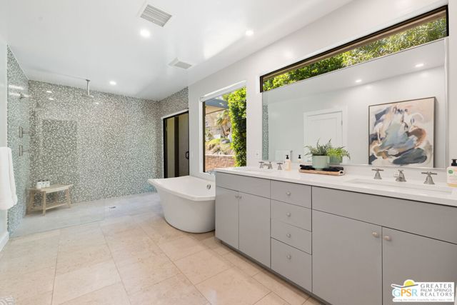 290 W Lilliana Drive, Palm Springs CA: https://media.crmls.org/mediaz/1d0623df-45fd-44ef-b0e3-ff178e7b2cc0.jpg