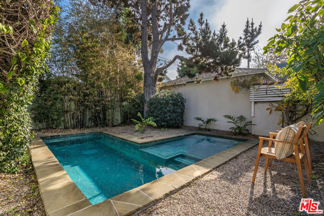 1016 Indiana Court, Venice CA: https://media.crmls.org/mediaz/1d065289-5ac2-41ae-b73e-0513ddf45f94.jpg