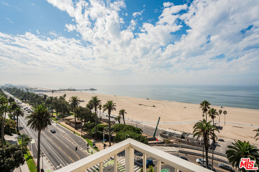 https://media.crmls.org/mediaz/1d068dfe-1b1c-430c-b952-ade6a8958a6d.jpg?preset=X-Large