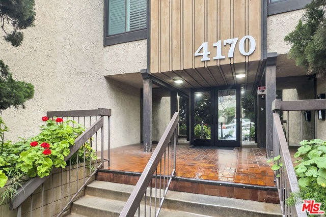 4170 Elm Avenue, Long Beach CA: https://media.crmls.org/mediaz/1d06cc14-bd6c-47c4-a4d8-efafeb712a39.jpg