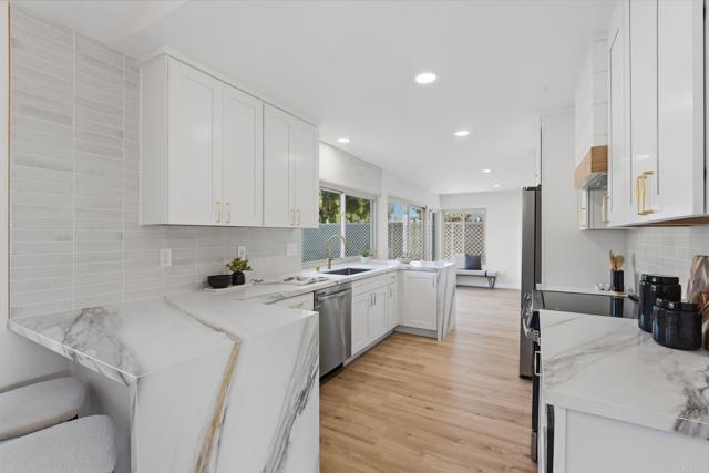 Detail Gallery Image 10 of 42 For 13879 Paseo Cardiel, San Diego,  CA 92129 - 4 Beds | 2/1 Baths