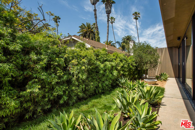 848 Milwood Avenue, Venice CA: https://media.crmls.org/mediaz/1d0770b9-d3c9-4a85-bd15-1f9f4d2fb627.jpg