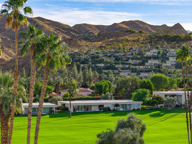 399 Desert Lakes Drive, Palm Springs CA: https://media.crmls.org/mediaz/1d077e3c-0976-498b-8948-6394f805a235.jpg