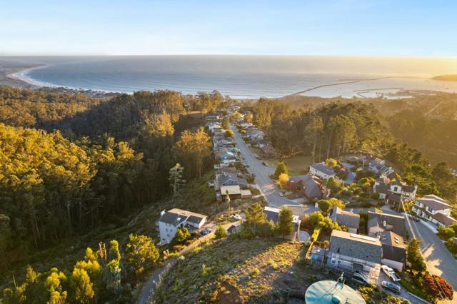 107 Dolphine Avenue, El Granada CA: https://media.crmls.org/mediaz/1d079529-cb9d-4e51-a90a-ca3d4ae597e5.jpg