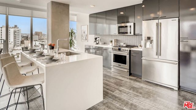 755 S Spring Street, Los Angeles CA: https://media.crmls.org/mediaz/1d07bef0-578e-4811-ae02-af2c8118346f.jpg