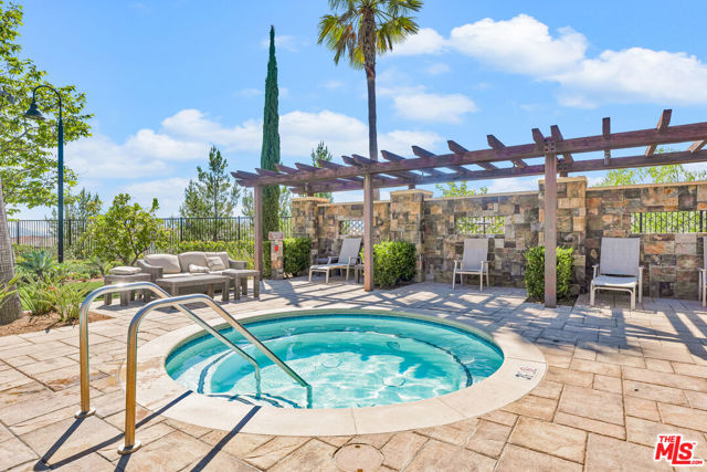 11945 Mirabel Way, Porter Ranch CA: https://media.crmls.org/mediaz/1d07d22c-7869-4746-8ed7-cf148224bdbd.jpg