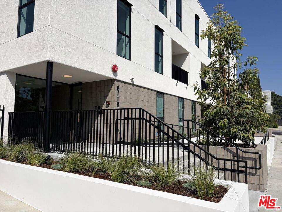 5119 Colfax Avenue #303