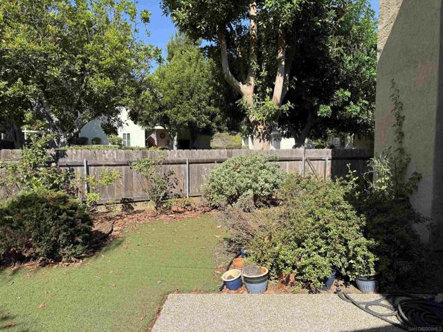 7551 Rainswept Ln, San Diego CA: https://media.crmls.org/mediaz/1d08091c-1f15-4cad-9cf4-9332ca1c58c0.jpg
