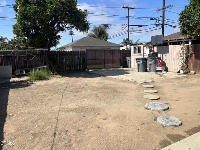 502 504 E Hemlock Street, Oxnard CA: https://media.crmls.org/mediaz/1d084eb3-3898-41f5-b397-b76d237609e5.jpg