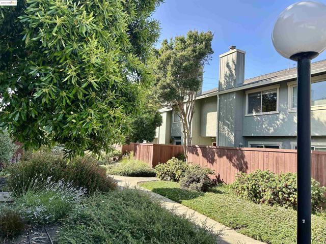 5333 Park Highlands Blvd, Concord CA: https://media.crmls.org/mediaz/1d087dc8-81d2-432c-8cda-6ff10472559c.jpg