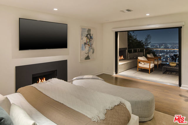 8540 Hedges Way, Los Angeles CA: https://media.crmls.org/mediaz/1d0955f9-dfc0-4a2c-8283-860db8d4d565.jpg