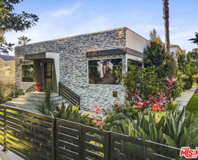 10915 Ayres Avenue, Los Angeles CA: https://media.crmls.org/mediaz/1d095c07-4b1a-42d9-9776-44d662ddd14d.jpg